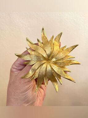 Fantastic HATTIE CARNEGIE Huge Vintage Starburst Brooch Signed